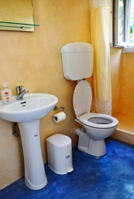 Katerina Rooms Adamantas  Bilik gambar